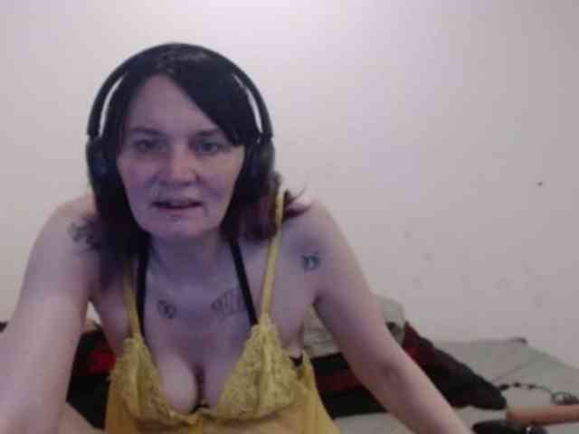 hotmodel1984 webcam