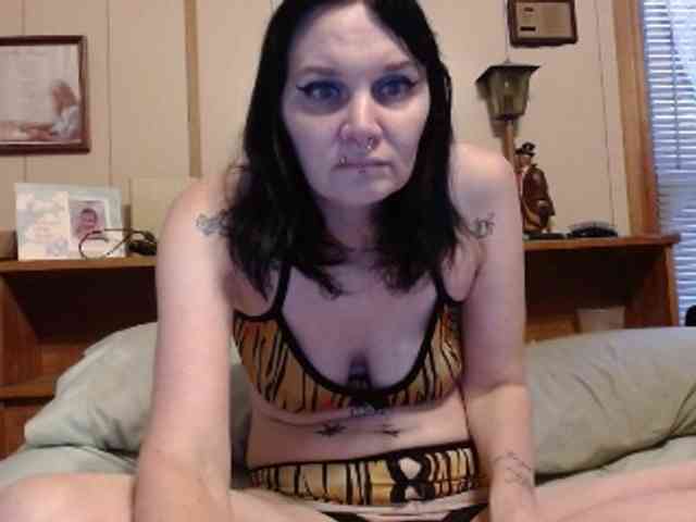 hotmodel1984 webcam