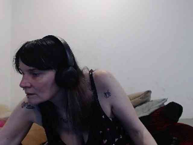 hotmodel1984 webcam
