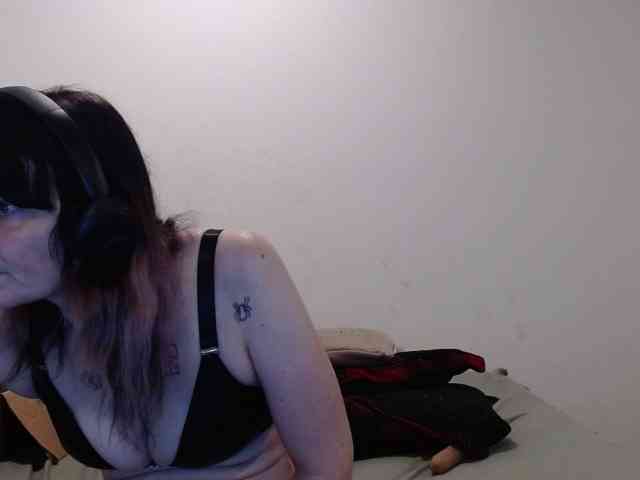 hotmodel1984 webcam