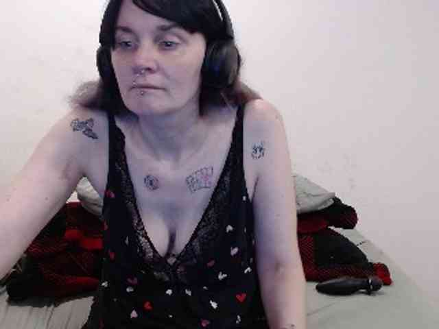 hotmodel1984 webcam