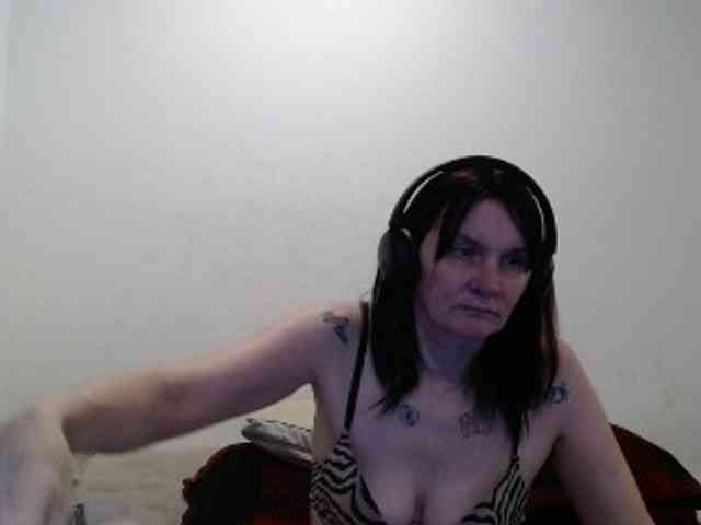 hotmodel1984 webcam