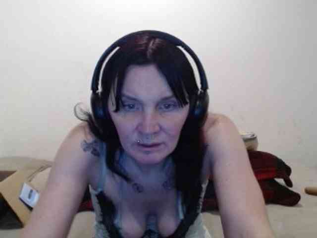 hotmodel1984 webcam