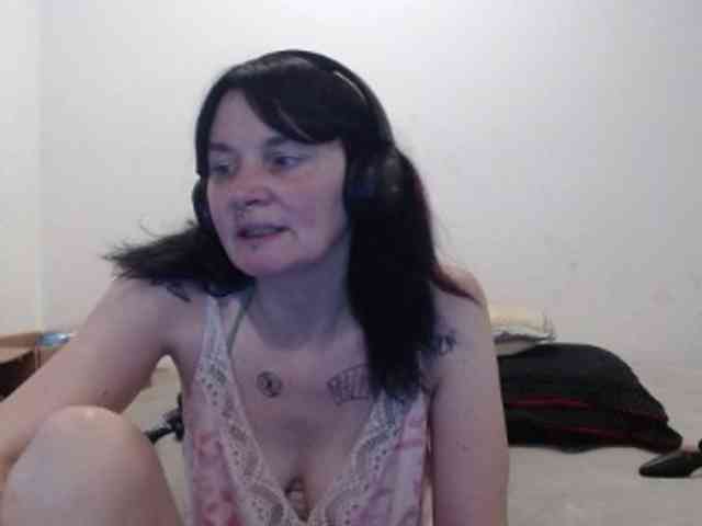 hotmodel1984 webcam