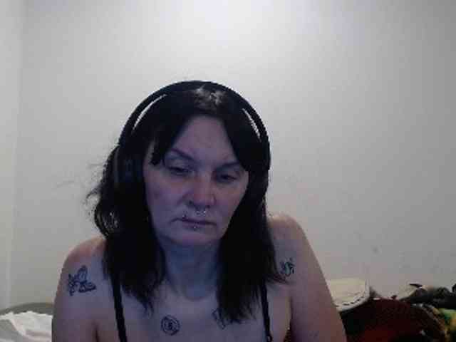 hotmodel1984 webcam