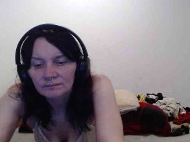 hotmodel1984 webcam