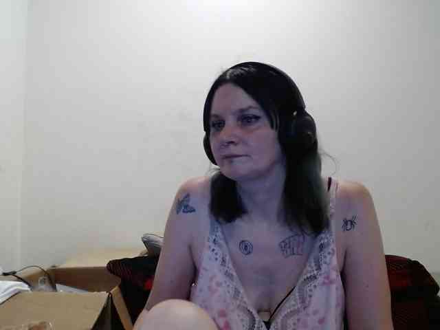 hotmodel1984 webcam