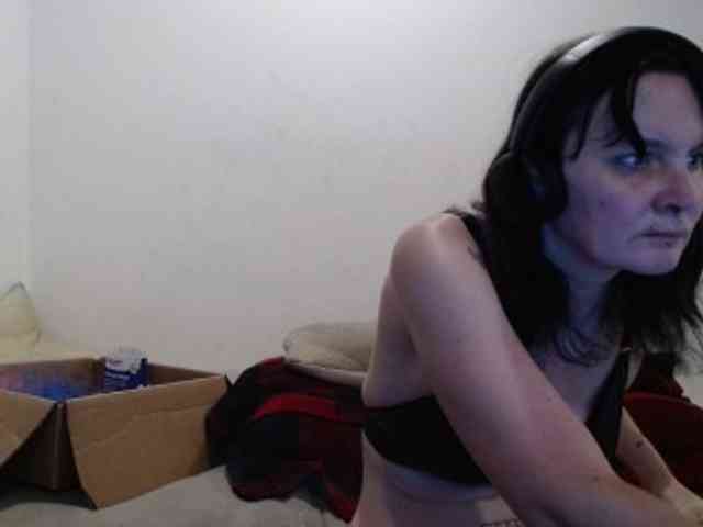 hotmodel1984 webcam