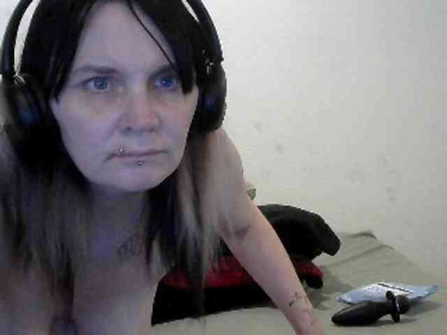 hotmodel1984 webcam