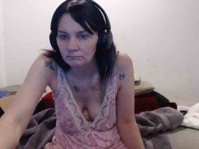 hotmodel1984 webcam