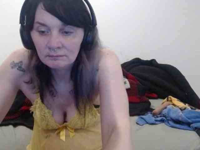 hotmodel1984 webcam