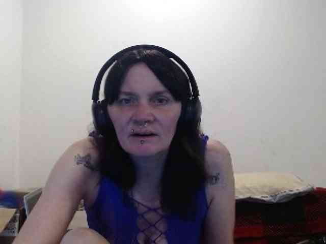 hotmodel1984 webcam