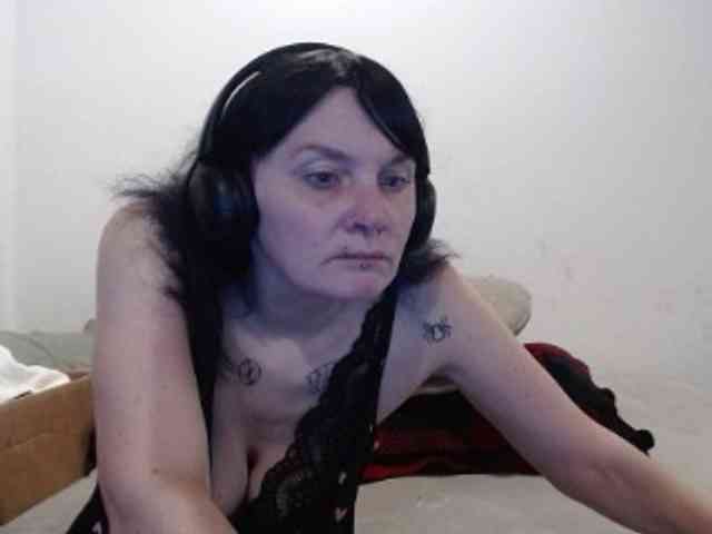 hotmodel1984 webcam
