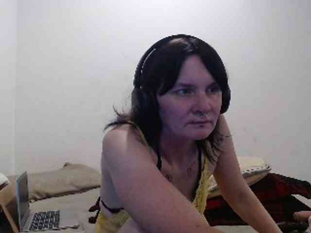 hotmodel1984 webcam