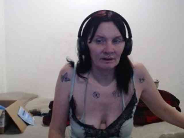 hotmodel1984 webcam
