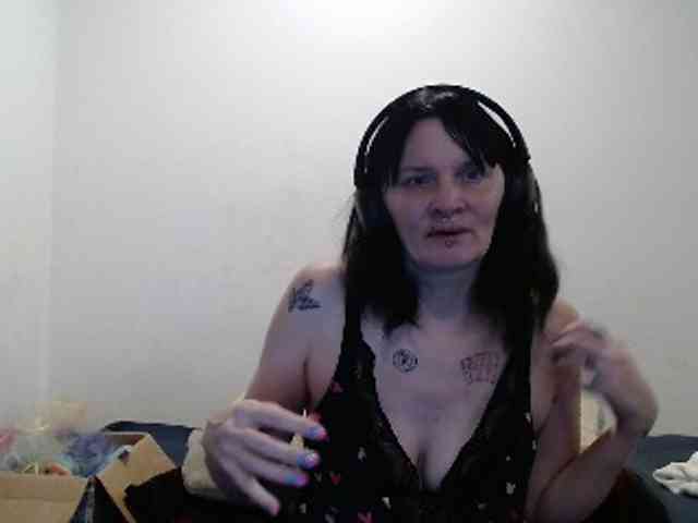 hotmodel1984 webcam