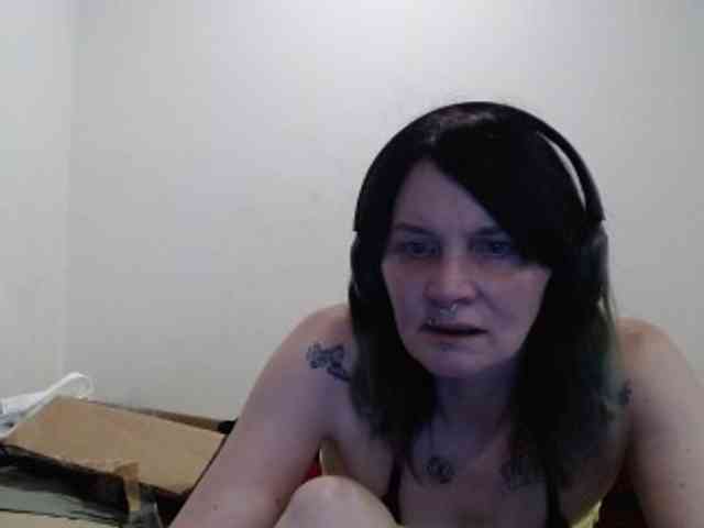 hotmodel1984 webcam