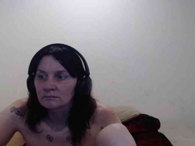 hotmodel1984 webcam