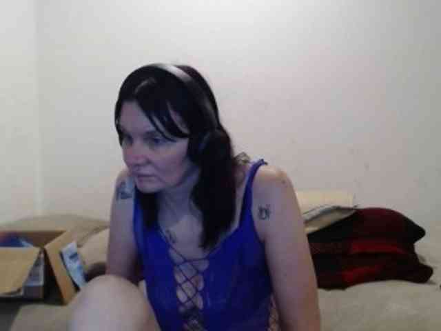 hotmodel1984 webcam