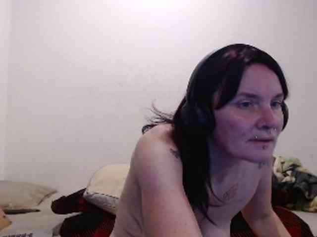 hotmodel1984 webcam