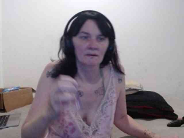 hotmodel1984 webcam