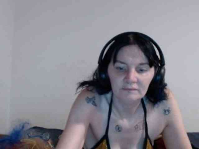 hotmodel1984 webcam