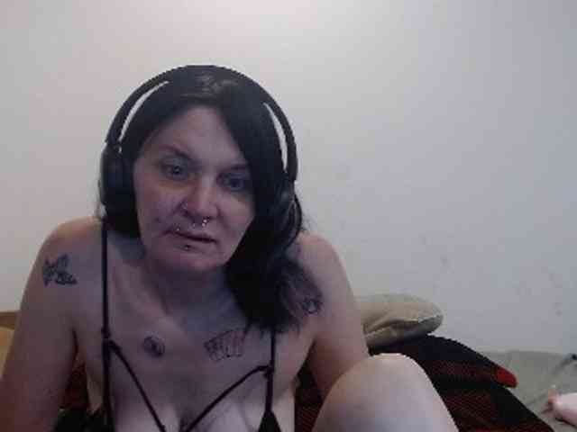 hotmodel1984 webcam