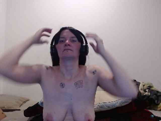 hotmodel1984 webcam