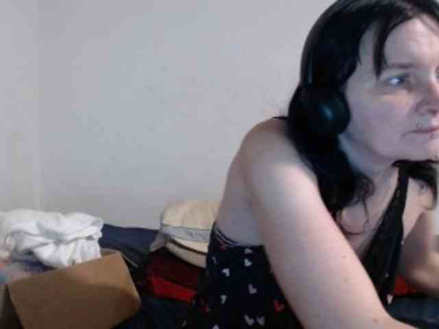 hotmodel1984 webcam