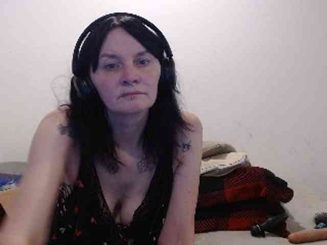 hotmodel1984 webcam