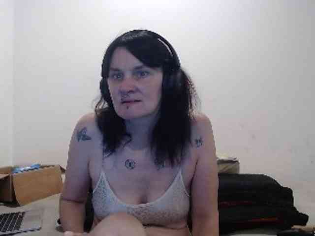 hotmodel1984 webcam