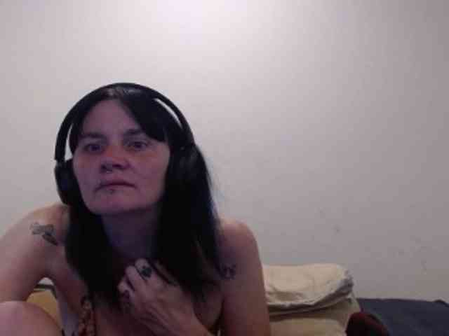 hotmodel1984 webcam