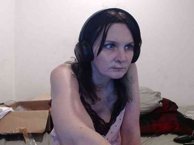 hotmodel1984 webcam