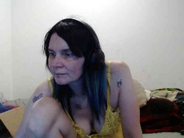 hotmodel1984 webcam