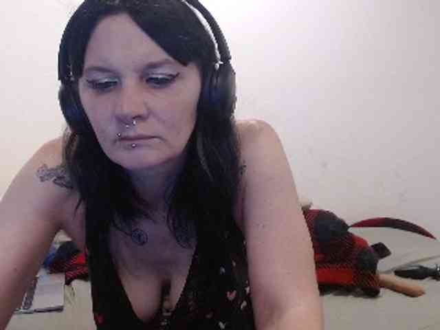 hotmodel1984 webcam