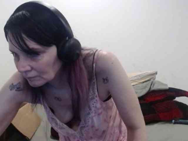 hotmodel1984 webcam