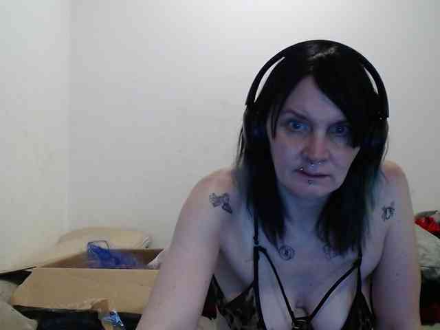 hotmodel1984 webcam