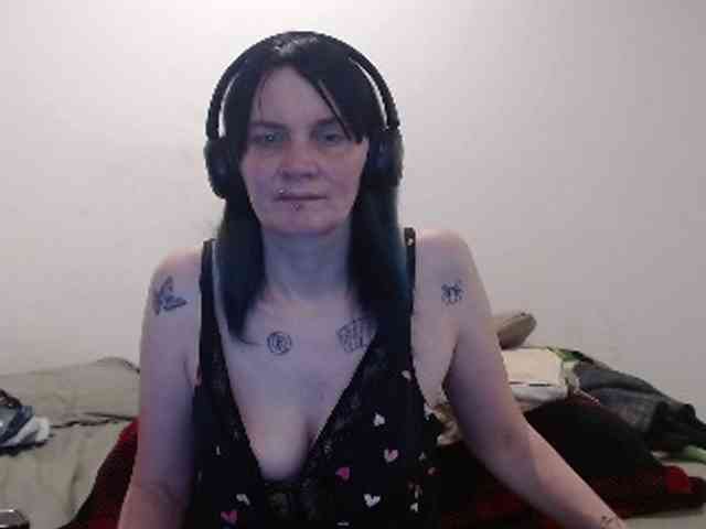 hotmodel1984 webcam