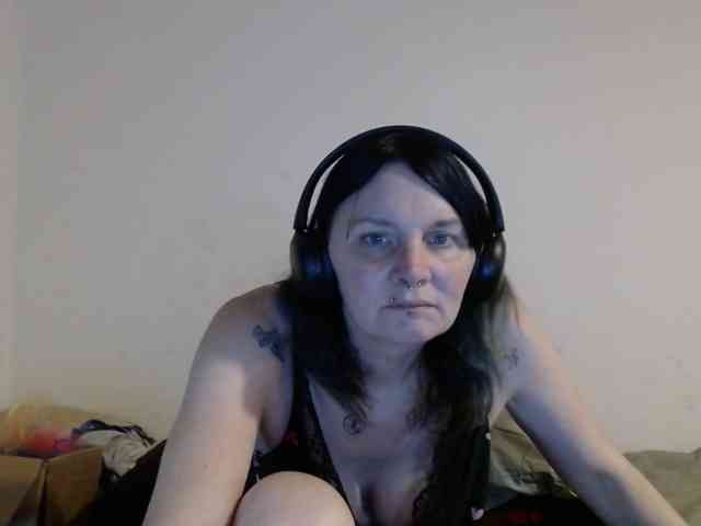 hotmodel1984 webcam