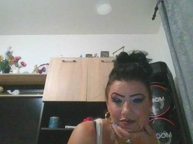 le modèle JesicaBonita1 est en webcam porno dans un show sur le site bongacams, il possède les tags suivants: White/Caucasian,Brunette,Shaved