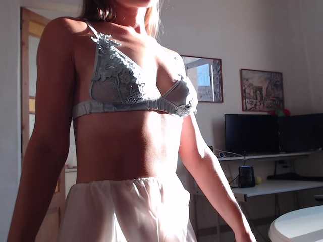lilcumminfox live cam on BongaCams