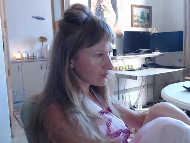 lilcumminfox live cam on BongaCams