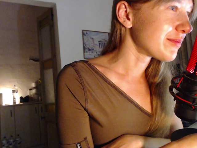 lilcumminfox live cam on BongaCams