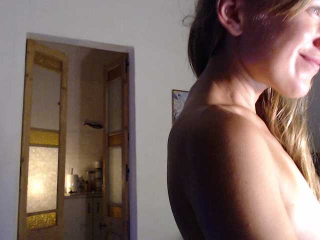 lilcumminfox live cam on BongaCams