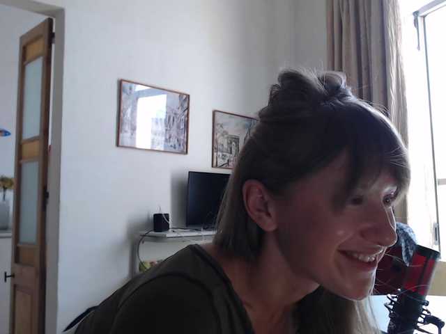 lilcumminfox live cam on BongaCams