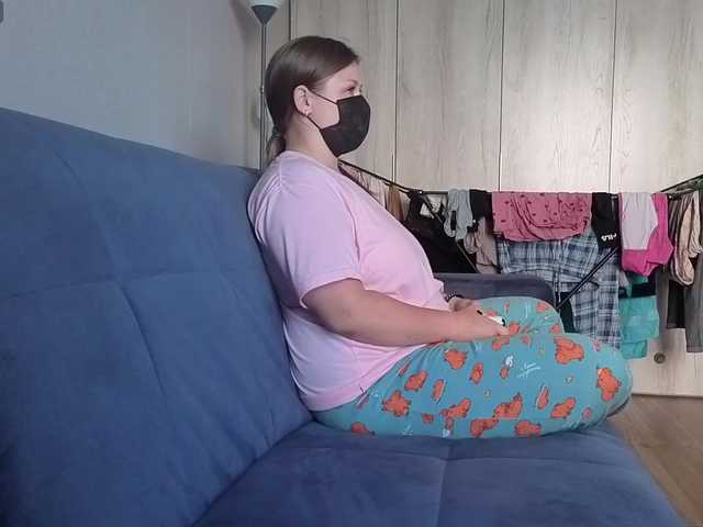 Milaa1998 live cam on 