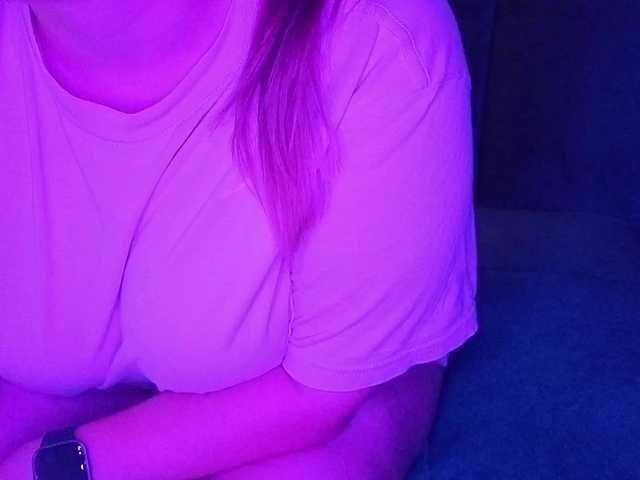 Milaa1998 live cam on BongaCams