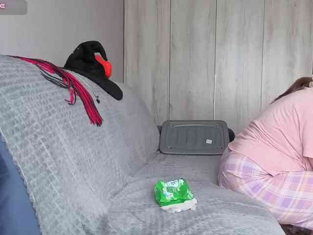 Milaa1998's cam show statistics and live stream