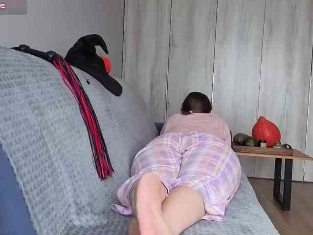 Milaa1998's cam show statistics and live stream