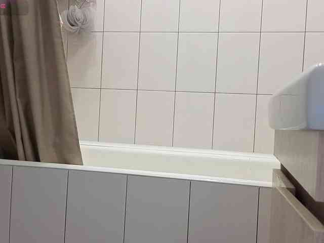 Milaa1998 webcam